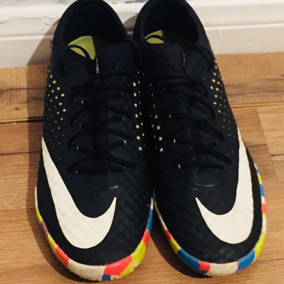 nike indoor soccer shoes womens